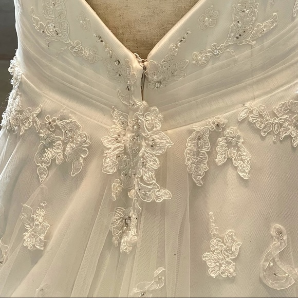 Wedding Dress Ivory Sweetheart Neckline Lace Beaded Size 10 - Picture 8 of 16